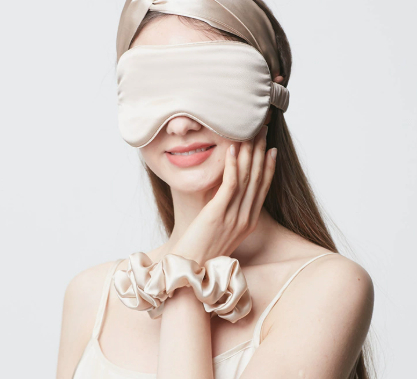 Antifaz y coletero suave para dormir – Mimo · Mask Champagne